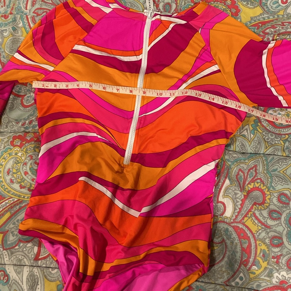 NWOT Trina Turk Rio zip up paddle suit. Large - Picture 8 of 10